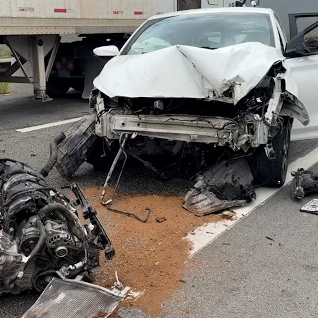 Conductor Choca Contra Barrera en Carretera Saltillo-Monterrey; Se Encuentra Grave